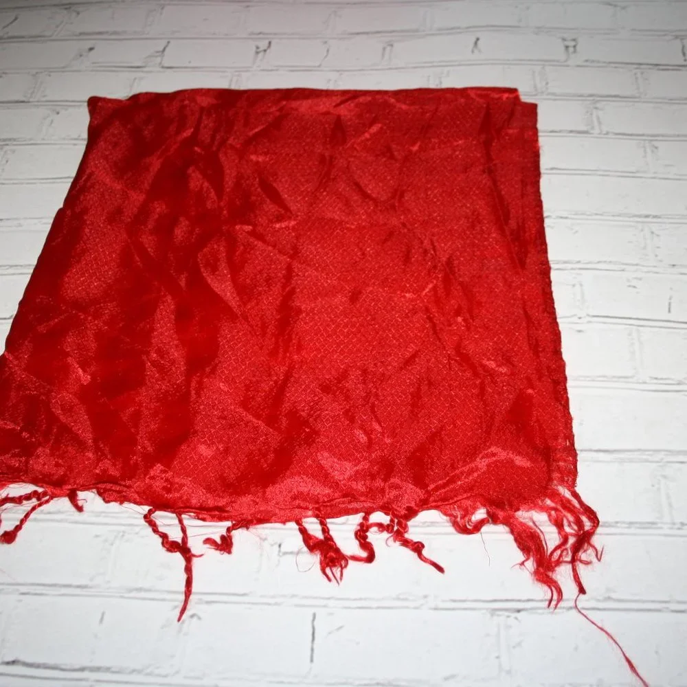 ❤️🧣 Vintage Red Square Scarf Wrap – 36